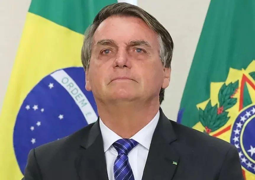 Bolsonaro critica candidatos a prefeito do PL em MS que queriam escondê-lo da campanha.  Bolsonaro critica candidatos a prefeito do PL em MS que queriam escondê-lo da campanha.