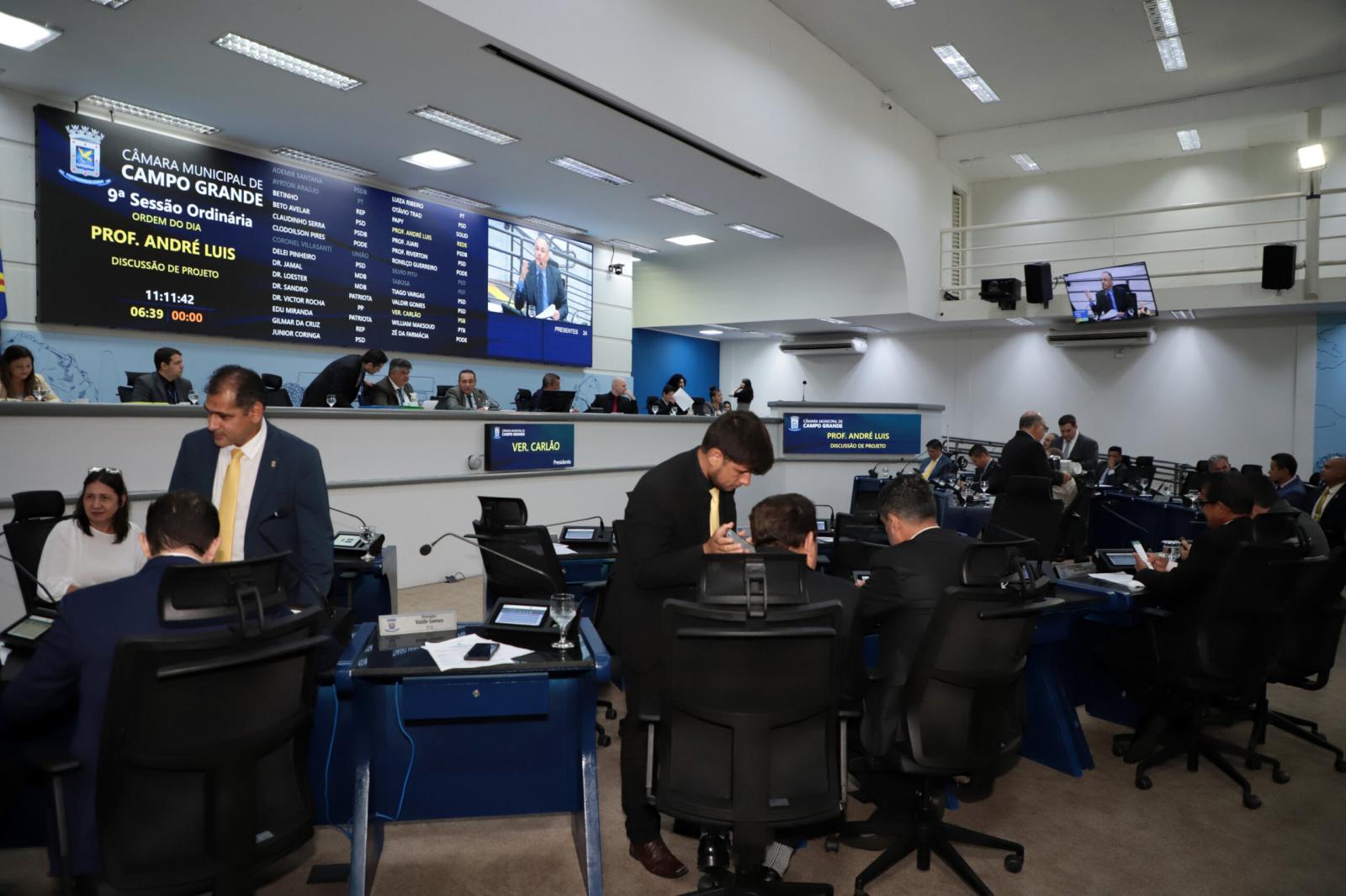 Câmara da Capital inicia janela com mais da metade dos vereadores negociando troca de partido. Câmara da Capital inicia janela com mais da metade dos vereadores negociando troca de partido.
