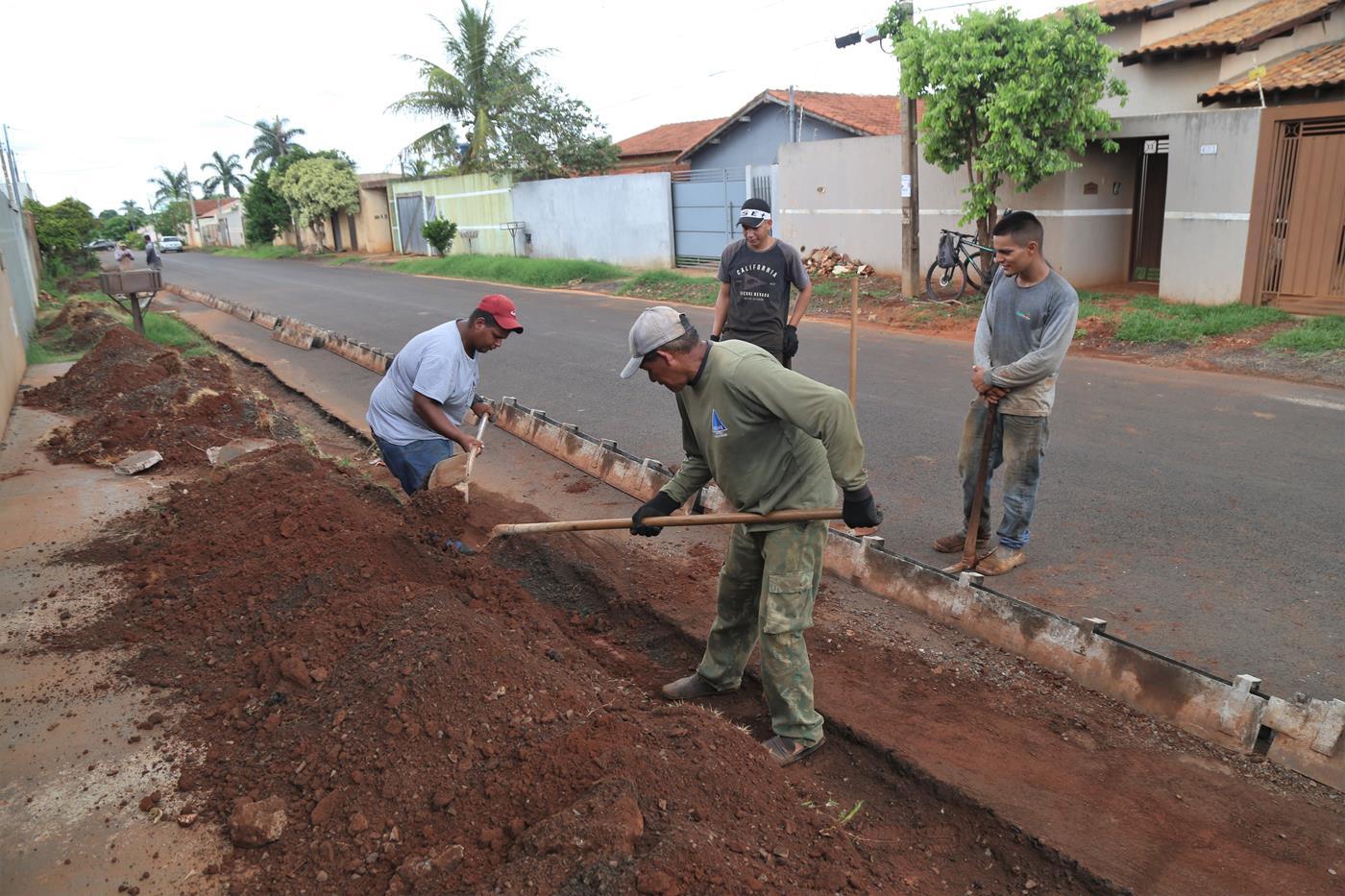 Com 16 vias já pavimentadas e drenagem, moradores do Oliveira já sentem os avanços dos investimentos na região.