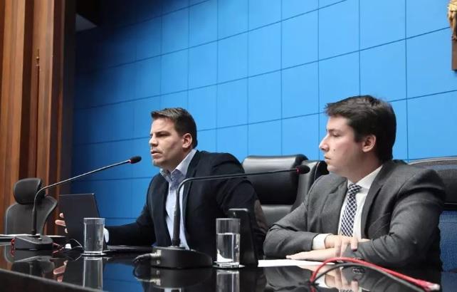 Contar diz que defende estado democrático e João Henrique vê perseguição de Zeca do PT. Contar diz que defende estado democrático e João Henrique vê perseguição de Zeca do PT.
