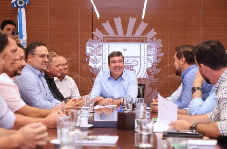 Desenvolvimento de Bandeirantes conta com apoio do Governo de MS em obras de infraestrutura. Desenvolvimento de Bandeirantes conta com apoio do Governo de MS em obras de infraestrutura.