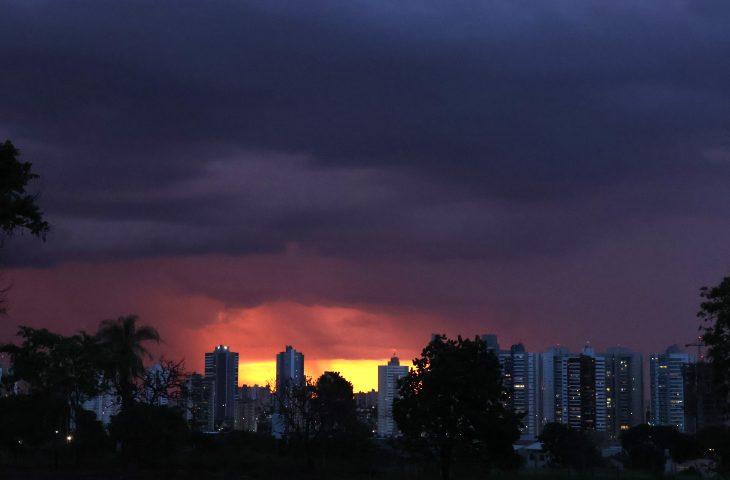 Domingo de sol e nebulosidade tem maior probabilidade de chuvas que dias anteriores. Domingo de sol e nebulosidade tem maior probabilidade de chuvas que dias anteriores.