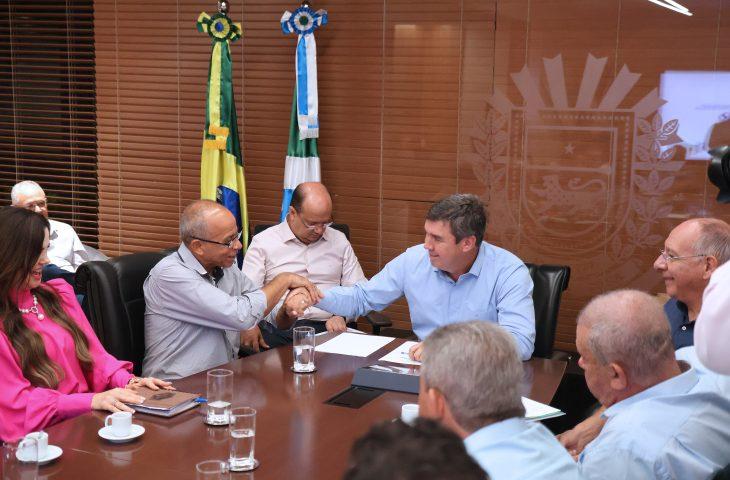 Governo de MS garante R$ 11 milhões para asfalto de avenida em Paraíso das Águas. Governo de MS garante R$ 11 milhões para asfalto de avenida em Paraíso das Águas.