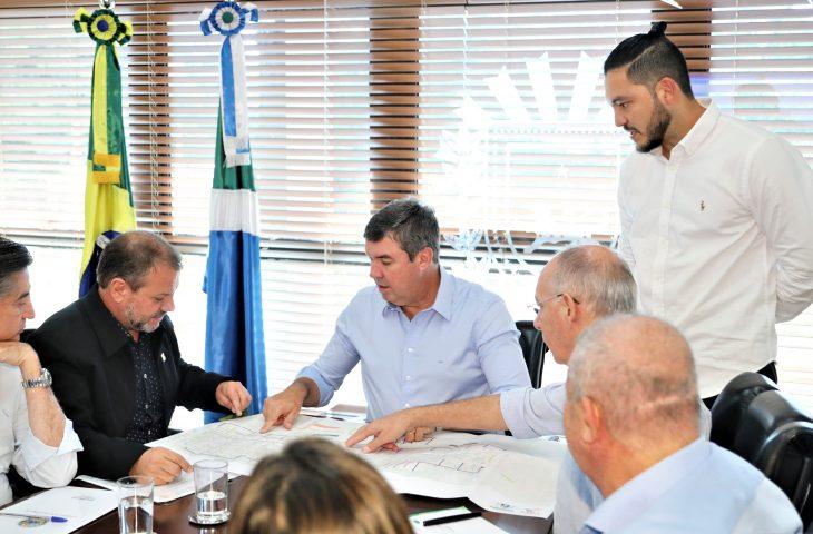 Governo vai levar pavimentação para três bairros e área central de Paranhos. Governo vai levar pavimentação para três bairros e área central de Paranhos.