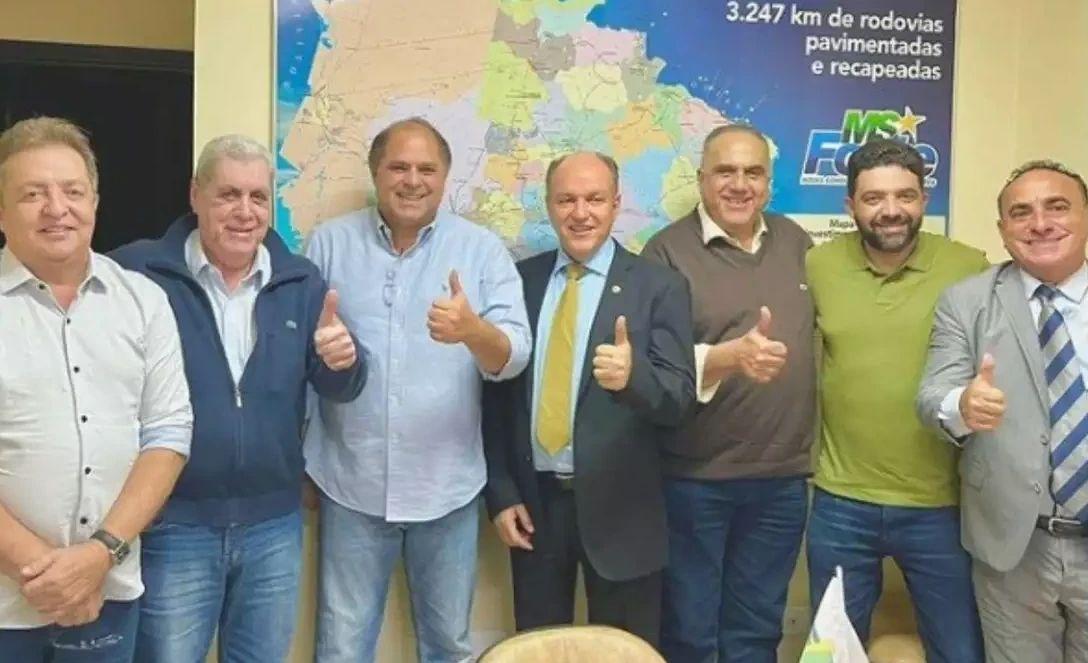 Jamal tem interesse de assumir o MDB, mas precisará do aval de Puccinelli. Jamal tem interesse de assumir o MDB, mas precisará do aval de Puccinelli.