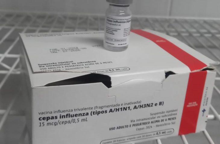 Mato Grosso do Sul recebe primeira remessa da vacina contra Influenza com 108 mil doses. Mato Grosso do Sul recebe primeira remessa da vacina contra Influenza com 108 mil doses.