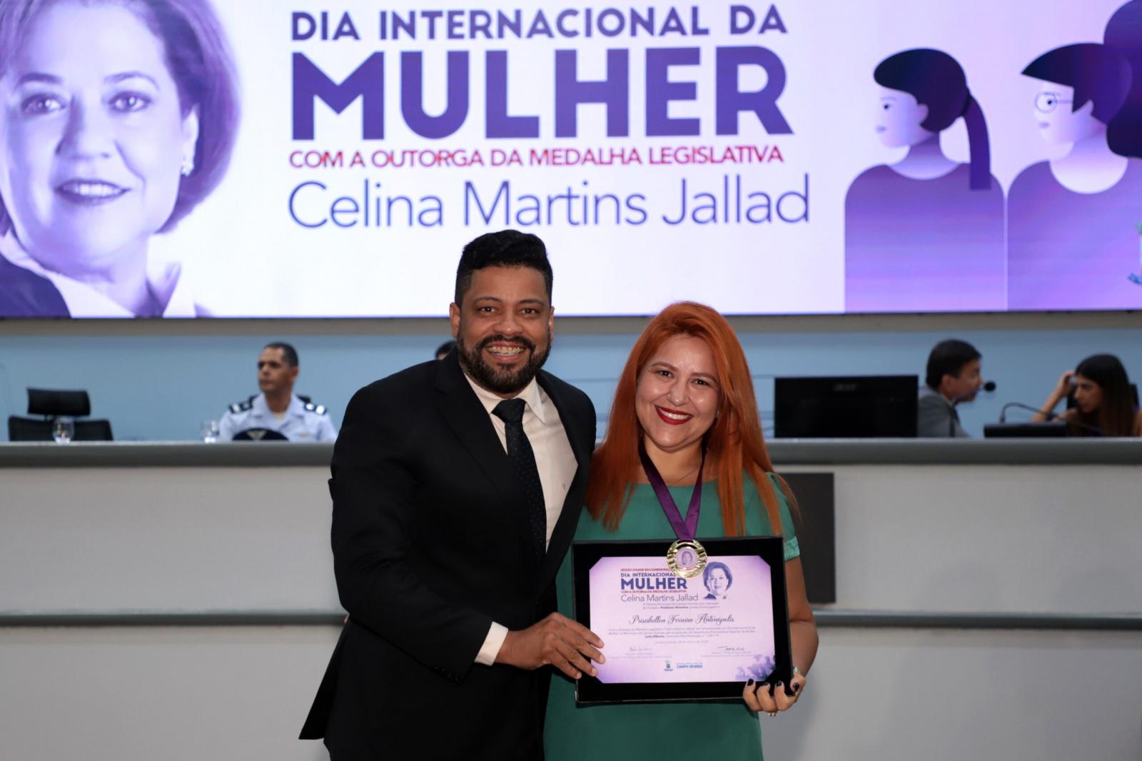 No Dia da Mulher, Professor Riverton homenageia professora e empresária pela atuação na Capital.