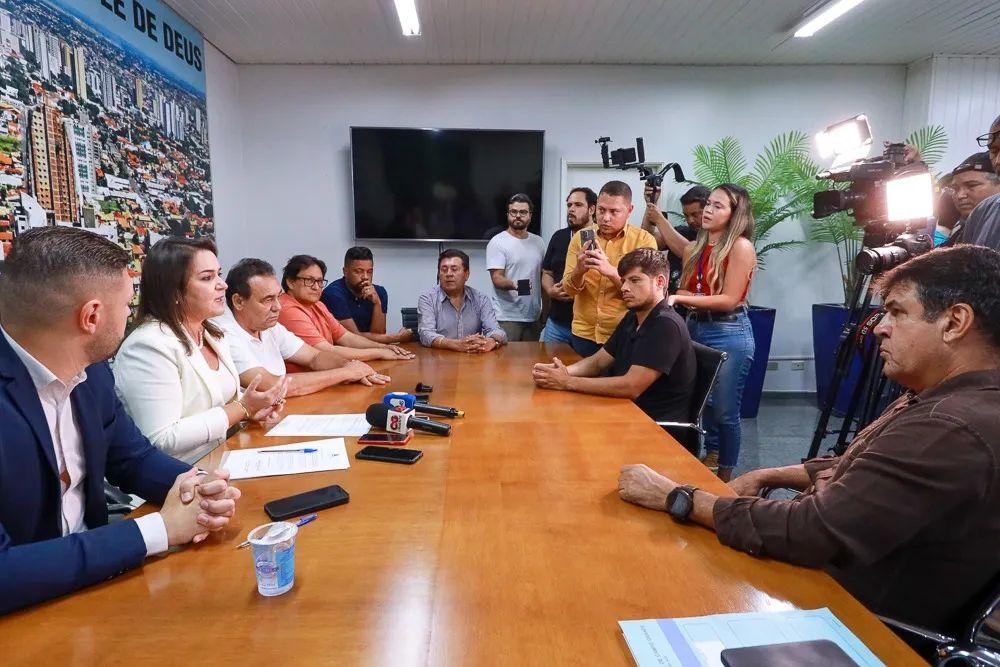 Prefeitura autoriza concurso com 2.000 vagas para Educação. Prefeitura autoriza concurso com 2.000 vagas para Educação.