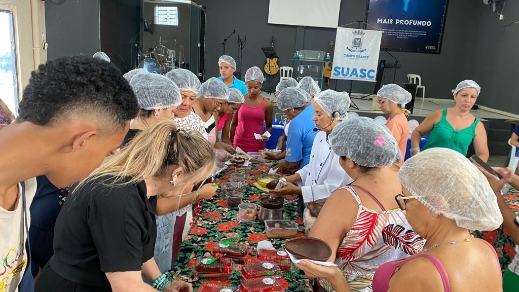 Prefeitura capacita 680 mulheres das sete regiões da Capital durante cursos de ovos de Páscoa Gourmet.