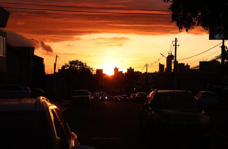 Quarta-feira tem previsão de altas temperaturas, e aquecimento diurno pode causar chuvas. Quarta-feira tem previsão de altas temperaturas, e aquecimento diurno pode causar chuvas.