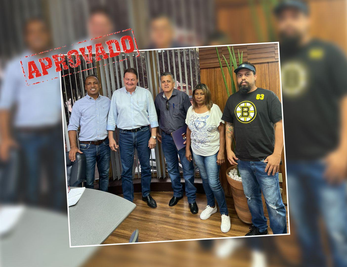 Vereador Junior Coringa conquista iluminação para a pista de caminhada e instalação de areia na quadra esportiva da Praça da Zildinha, no Paulo Coelho Machado.