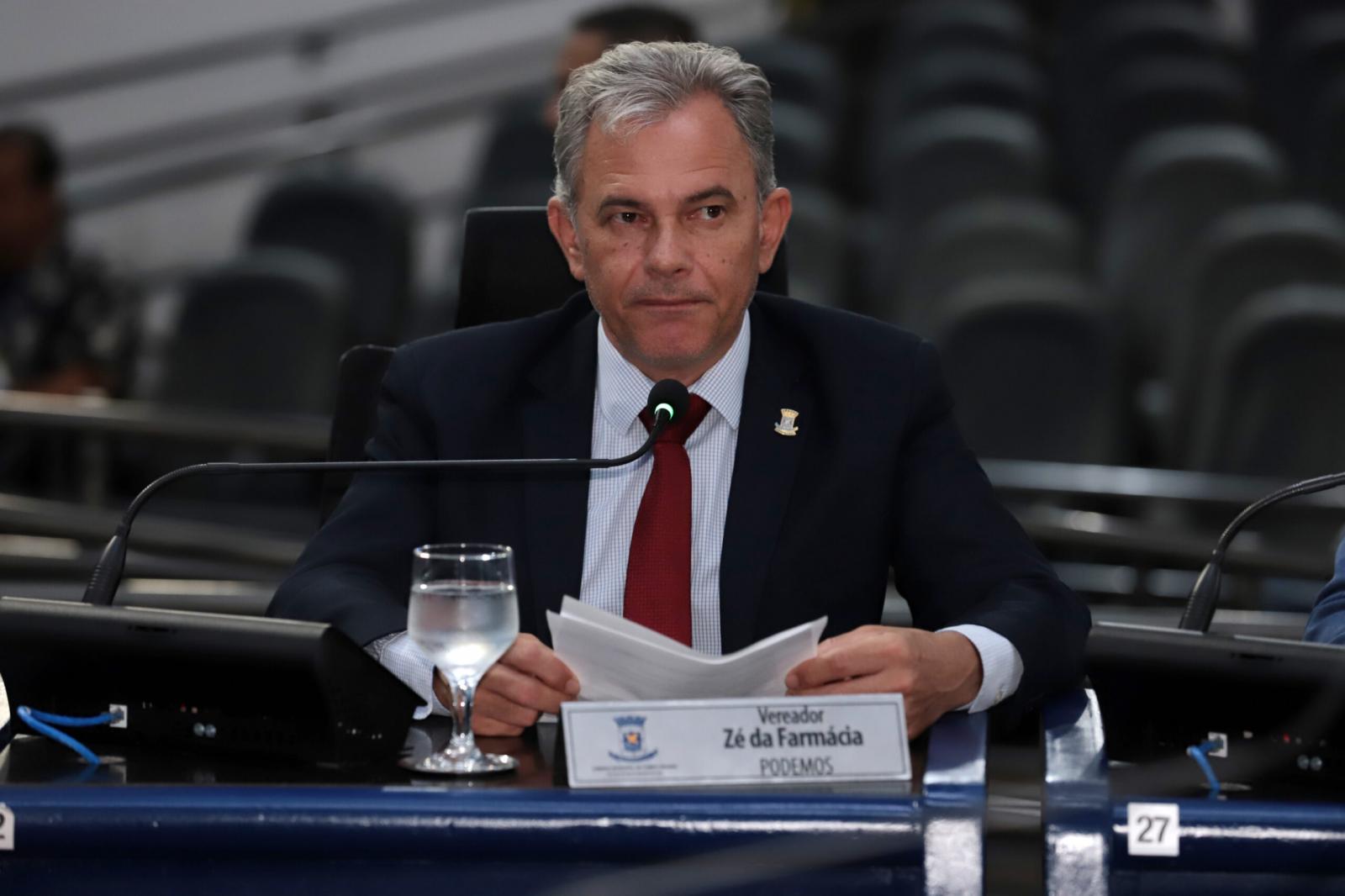 Vereador Zé da Farmácia denuncia falta de medicamentos no CEM.