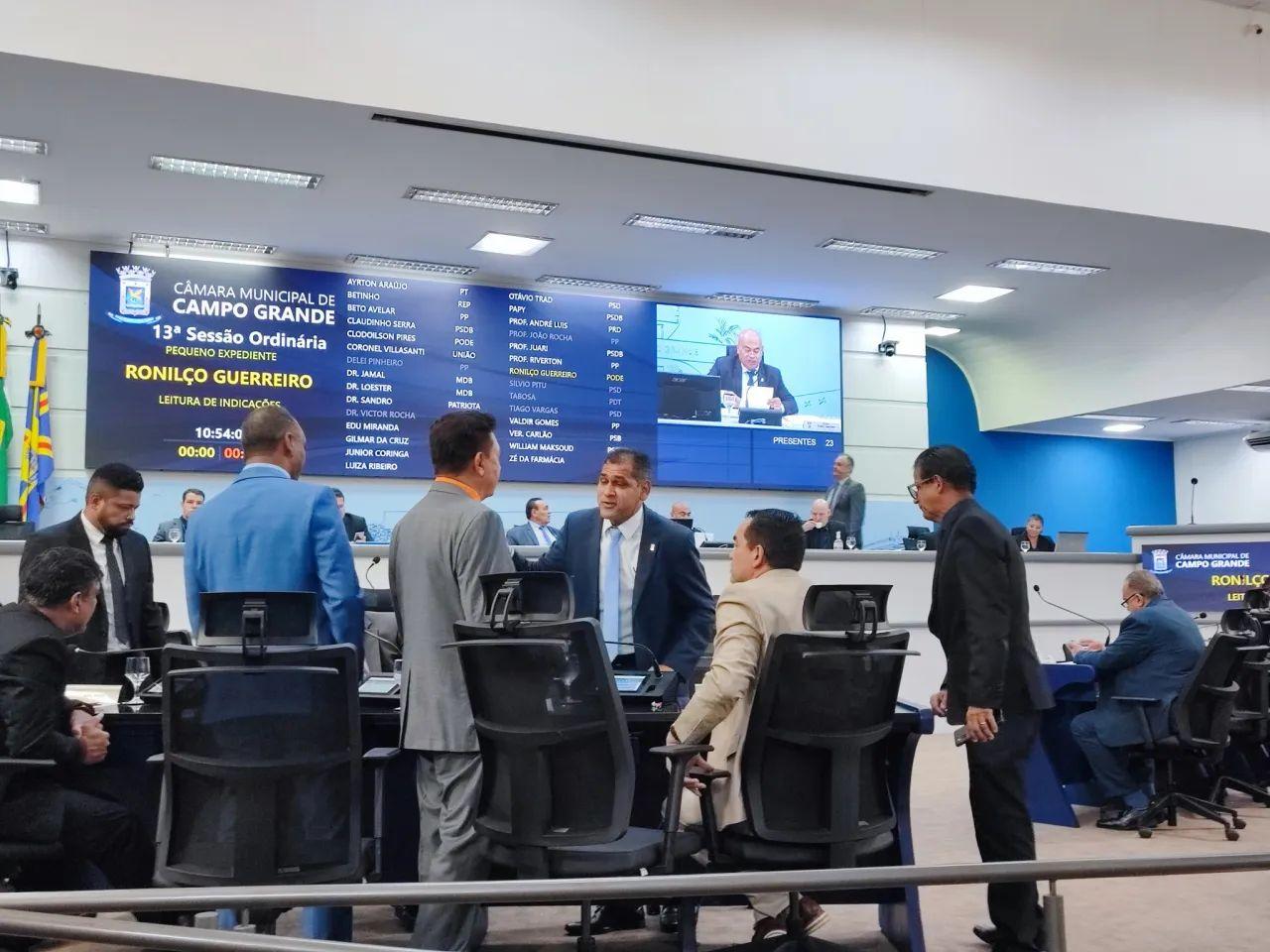 Vereadores aguardarão fechamento da janela partidária para iniciar bloco de oposição na Câmara. Vereadores aguardarão fechamento da janela partidária para iniciar bloco de oposição na Câmara.