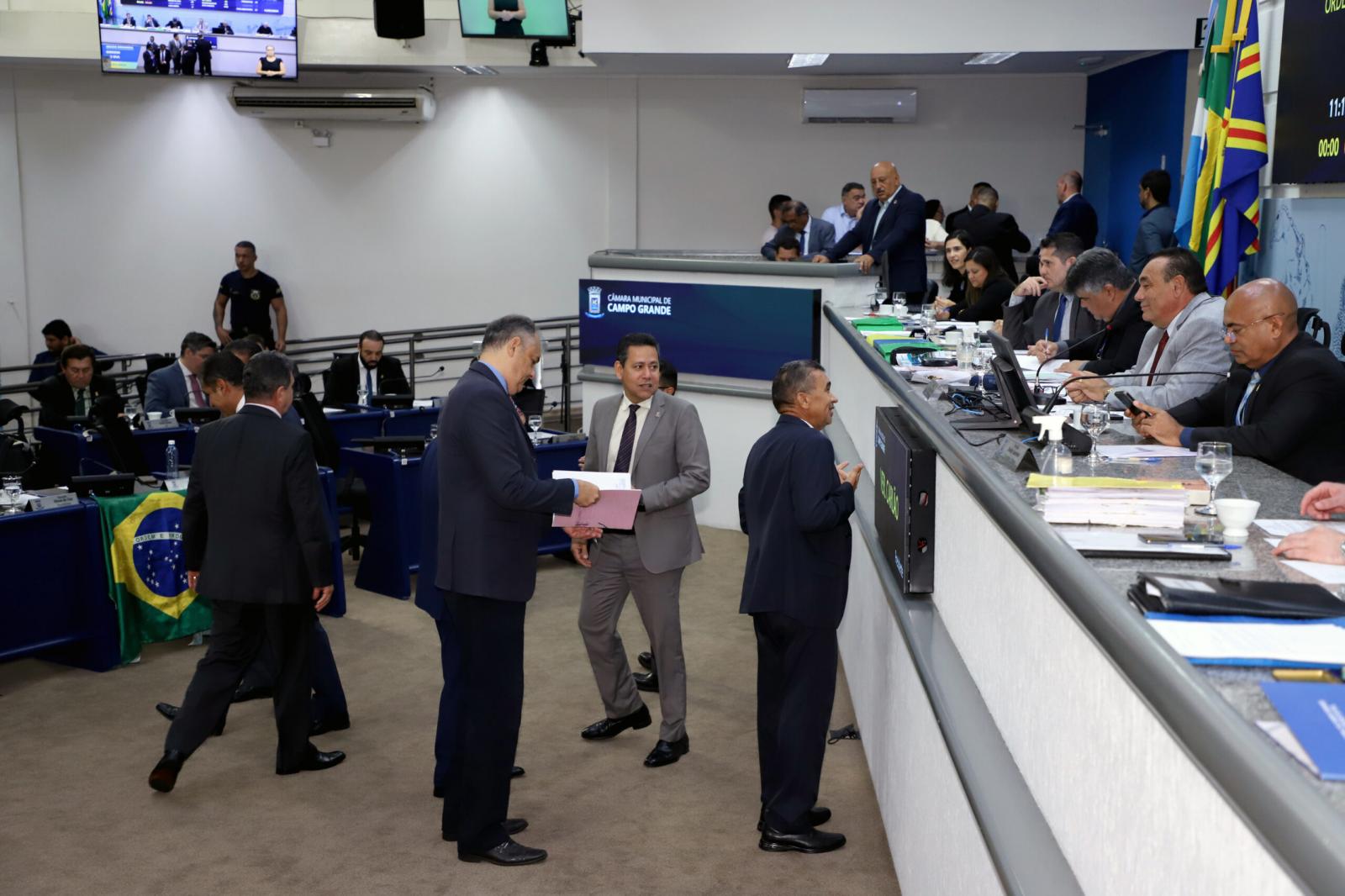 Vereadores analisam cinco projetos na sessão desta terça-feira.