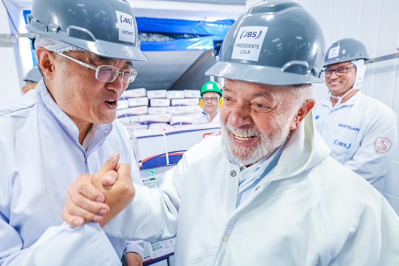 O Governador Eduardo Riedel pede fim da polarização, agradece a Lula por obras e promete acabar com pobreza. O Governador Eduardo Riedel pede fim da polarização, agradece a Lula por obras e promete acabar com pobreza.