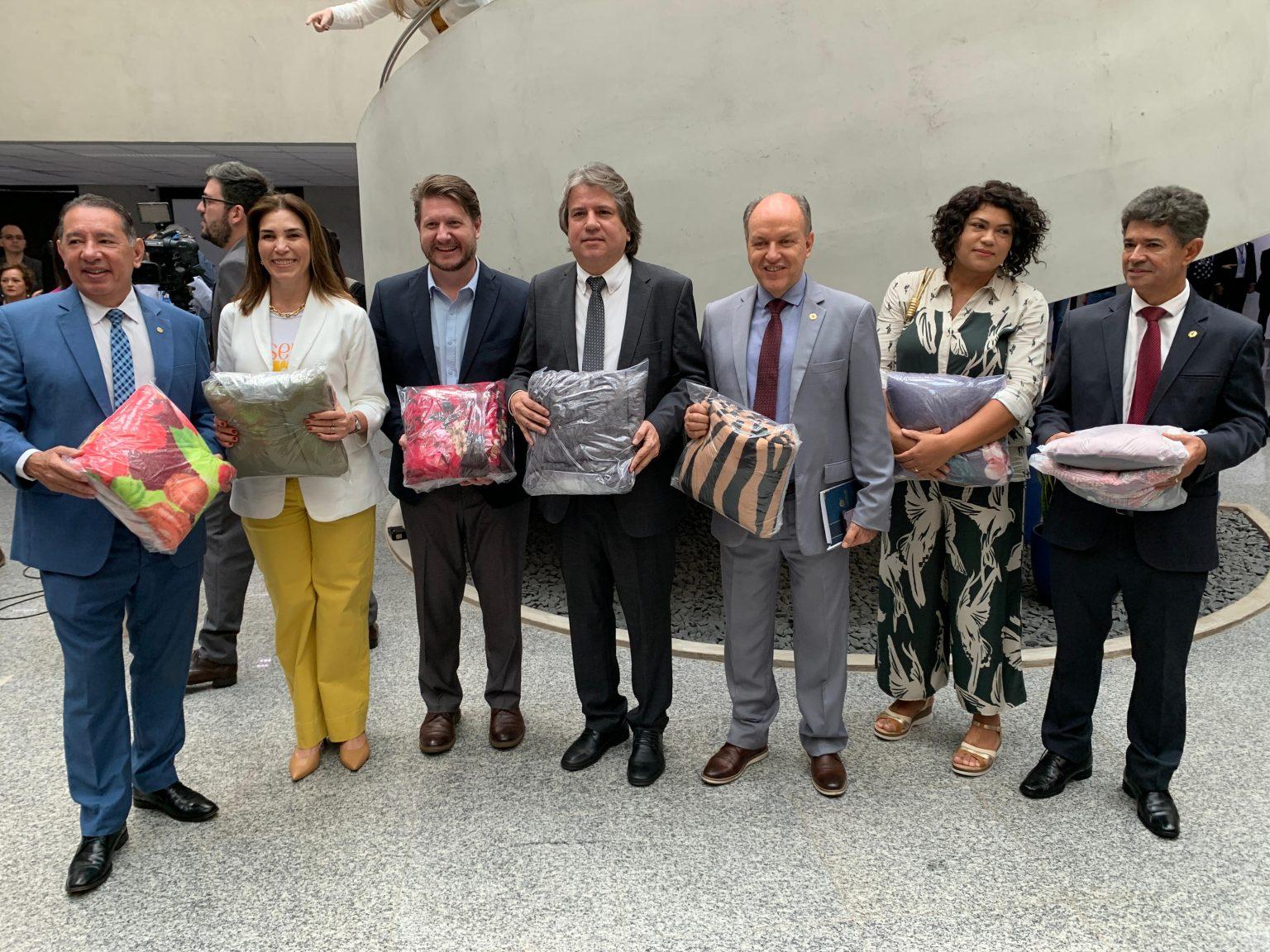 Solidariedade: Governo e Assembleia Legislativa se unem na campanha “Seu Abraço Aquece” Solidariedade: Governo e Assembleia Legislativa se unem na campanha “Seu Abraço Aquece”