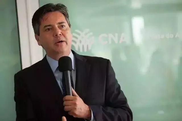 Ademar Junior deixa a Fundação do Trabalho no último dia para candidatos. Ademar Junior deixa a Fundação do Trabalho no último dia para candidatos.