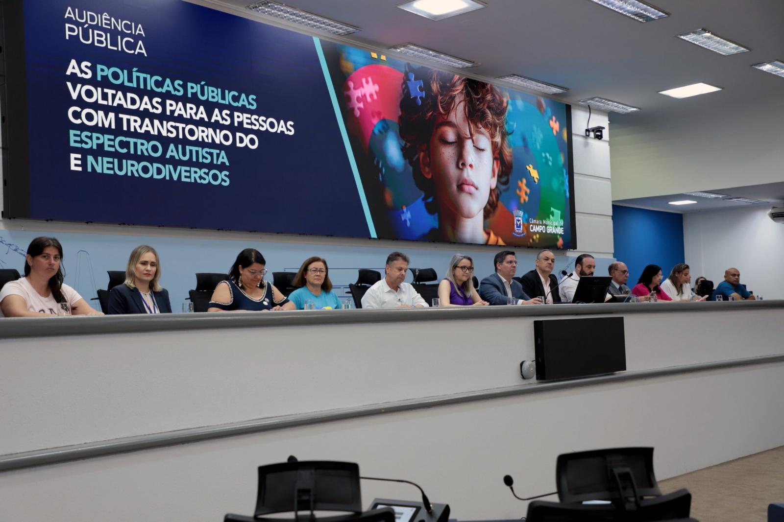 Autoridades e especialistas discutem políticas públicas voltadas para as pessoas com TEA.