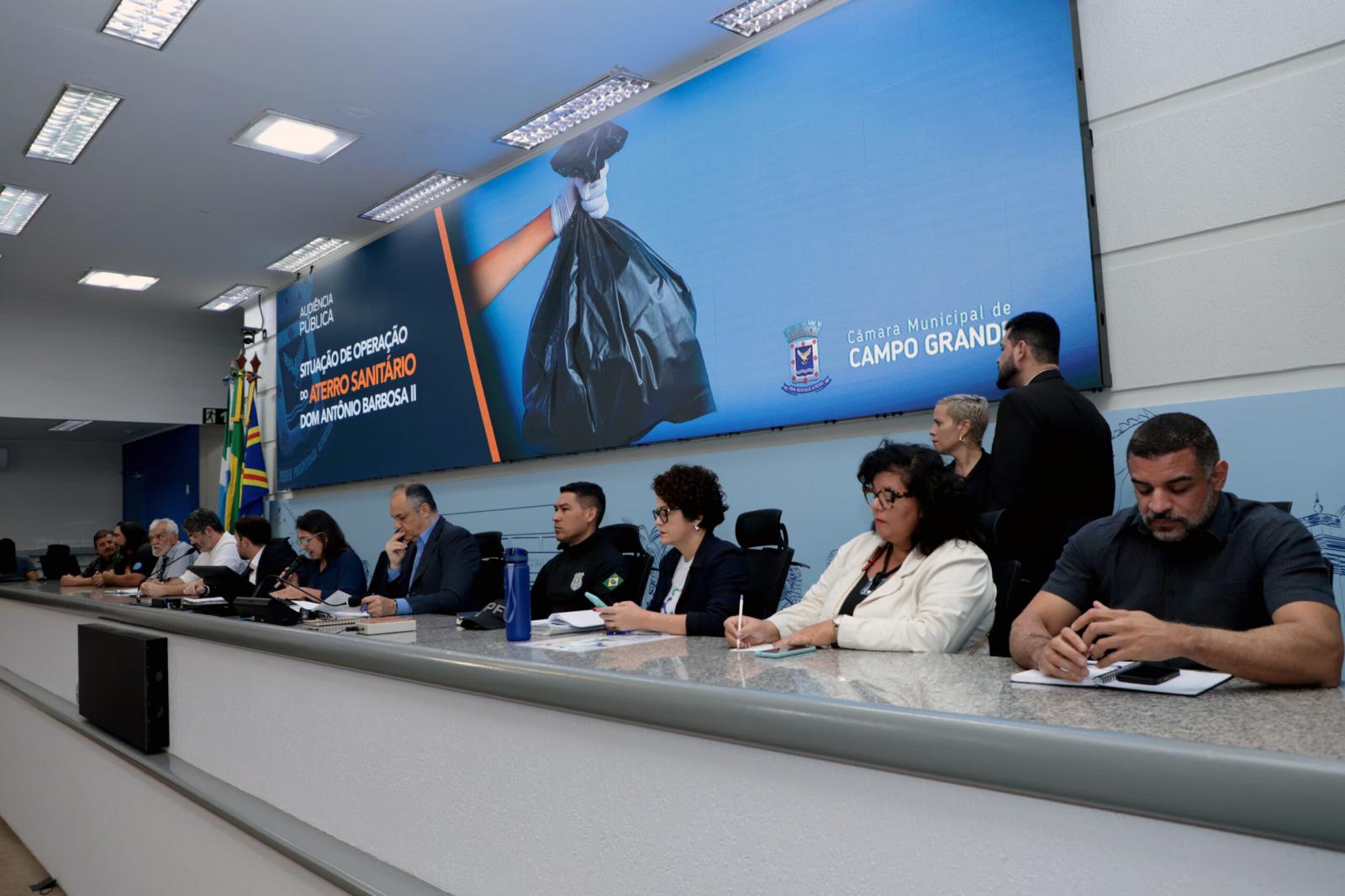 Câmara Municipal de Campo Grande debate sobre a situação do Aterro Sanitário Dom Antônio Barbosa II e sobre o atraso das obras do novo aterro.