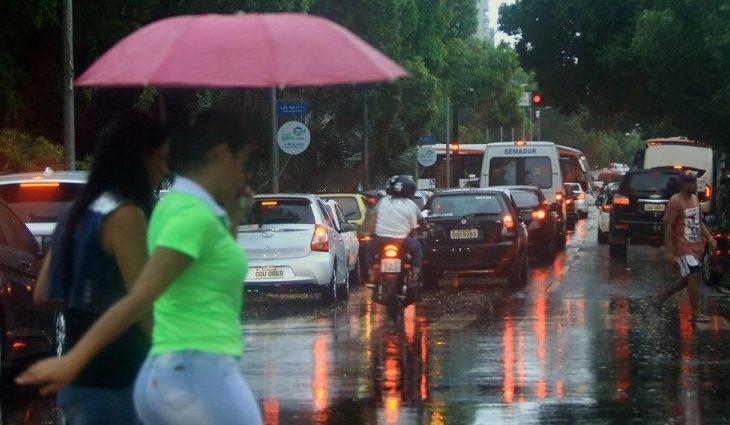 Chuva acumulada pode ultrapassar 50mm em 24h, e guarda-chuvas é item obrigatório nesta terça. Chuva acumulada pode ultrapassar 50mm em 24h, e guarda-chuvas é item obrigatório nesta terça.