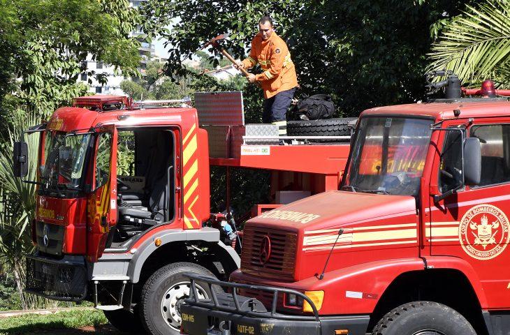 Com ações preventivas e bases avançadas, bombeiros de MS atuam no combate a incêndios florestais no Pantanal. Com ações preventivas e bases avançadas, bombeiros de MS atuam no combate a incêndios florestais no Pantanal.