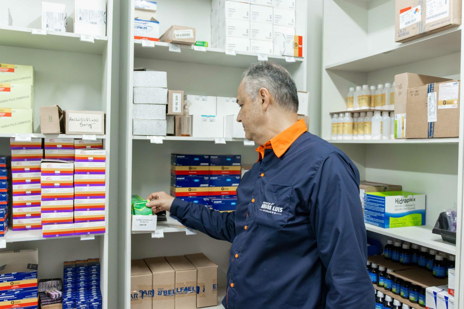 Com falta de medicamentos, vereador Professor André Luis fiscaliza unidades de saúde.