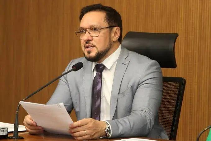 Deputado Lucas de Lima renuncia à presidência do PDT após ser excluído de reunião com Marquinhos. Deputado Lucas de Lima renuncia à presidência do PDT após ser excluído de reunião com Marquinhos.