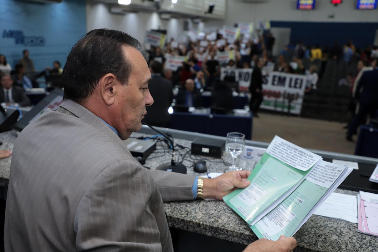 Em sessão com sete PL’s aprovados, Carlão destaca regulamentação das 30 horas dos psicólogos e reformulação do Conselho dos Povos Indígenas.