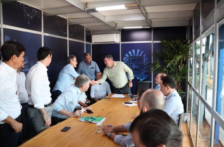 Governador recebe setores produtivos em gabinete itinerante na Expogrande. Governador recebe setores produtivos em gabinete itinerante na Expogrande.