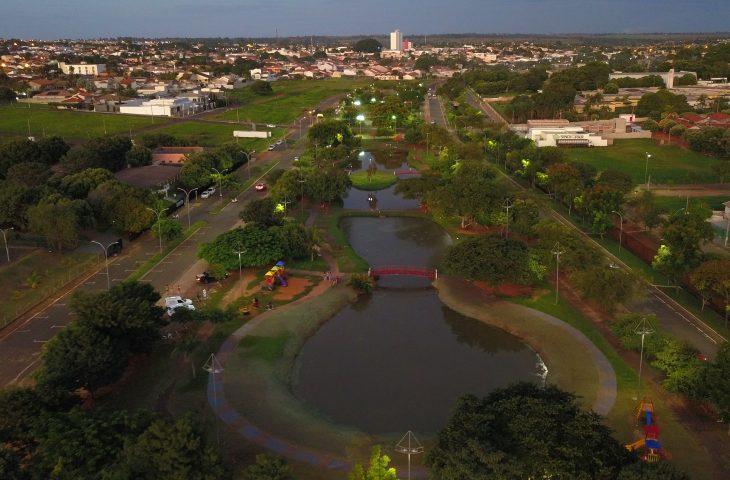 Governo de MS vai investir mais de R$ 5 milhões para levar melhorias ao aeródromo de Paranaíba. Governo de MS vai investir mais de R$ 5 milhões para levar melhorias ao aeródromo de Paranaíba.