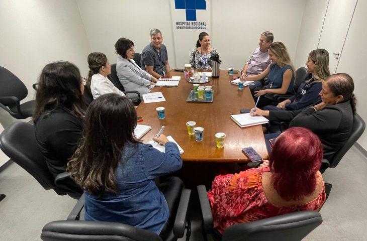 Hospital Regional e São Julião debatem manutenção de convênio para oferta de leitos. Hospital Regional e São Julião debatem manutenção de convênio para oferta de leitos.