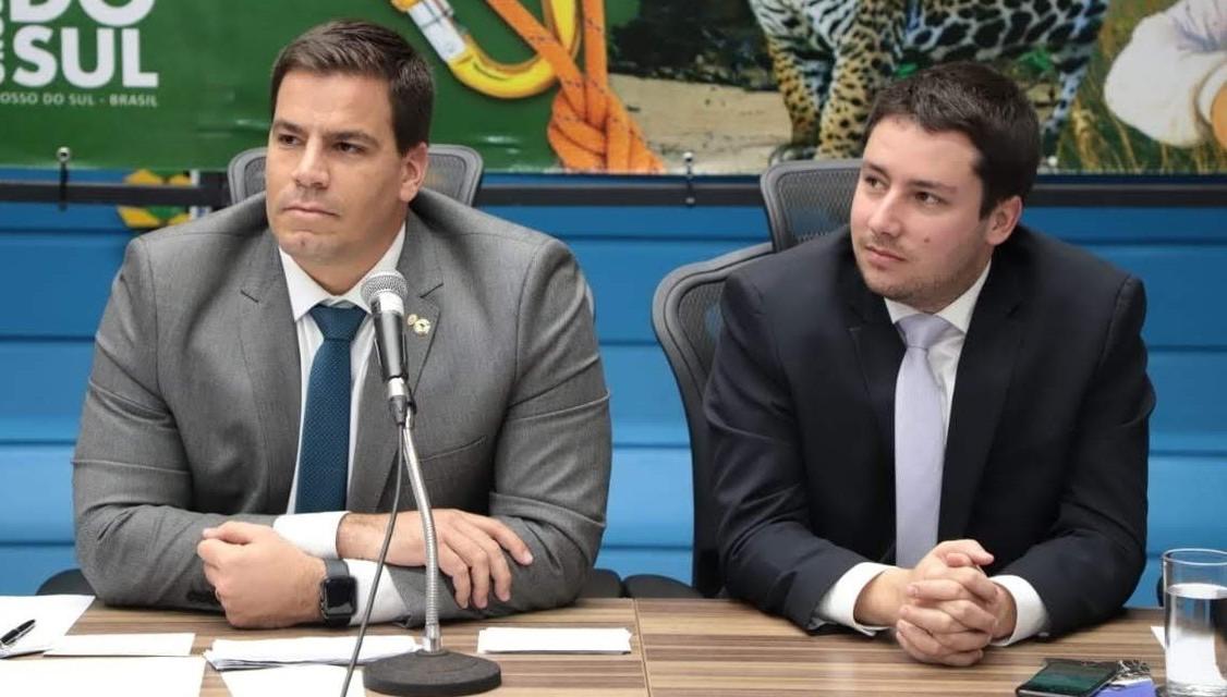 Juiz aceita denúncia contra Contar, volta atrás e marca audiência; acusação contra Catan vai ao TJ. Juiz aceita denúncia contra Contar, volta atrás e marca audiência; acusação contra Catan vai ao TJ.