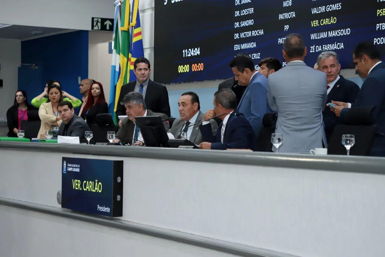 Oposição cresce, ameaça base e vereadores em cima do muro serão decisivos na Câmara. Oposição cresce, ameaça base e vereadores em cima do muro serão decisivos na Câmara.