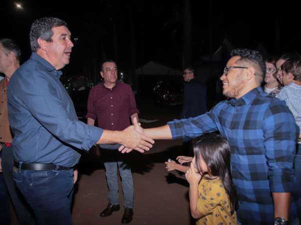 Papy participa da abertura da 84ª Expogrande ao lado do governador.