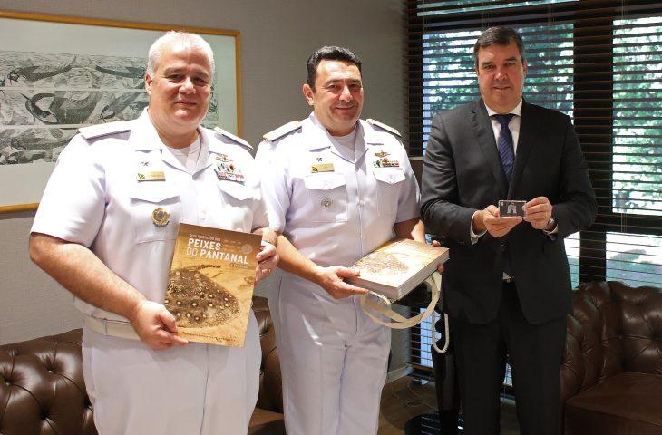 Parceria entre Governo de MS e Marinha possibilita pesquisa, atendimento médico e combate a incêndios. Parceria entre Governo de MS e Marinha possibilita pesquisa, atendimento médico e combate a incêndios.