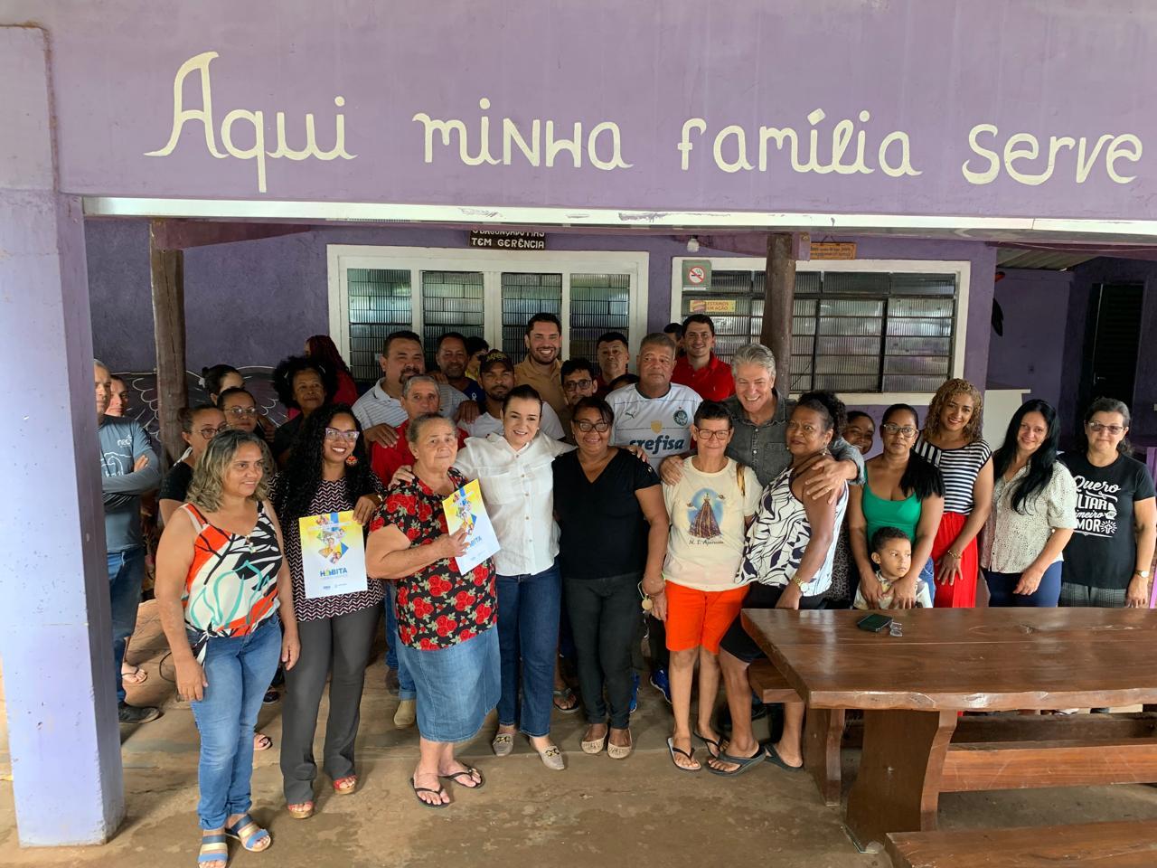 Prefeitura entrega certificados de quitação e abatimento no saldo devedor à famílias beneficiadas pelo Programa Casa em Dia.