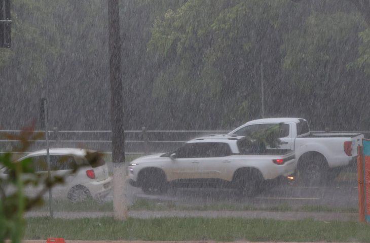 Previsão do tempo: sexta-feira promete variação de neblina e possíveis chuvas. Previsão do tempo: sexta-feira promete variação de neblina e possíveis chuvas.