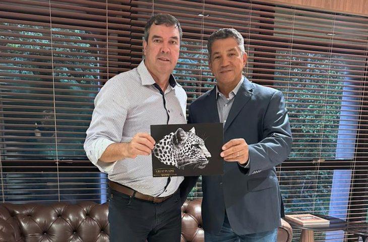 Turismo sustentável: empresários que vão investir no Pantanal convidam Riedel para conhecer safári na África. Turismo sustentável: empresários que vão investir no Pantanal convidam Riedel para conhecer safári na África.