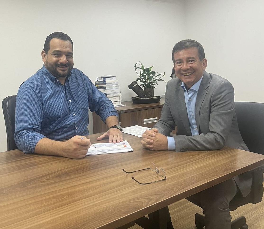 Vereador Villasanti se reúne com Secretário de Compras para agilizar início de obras em várias regiões da Capital.