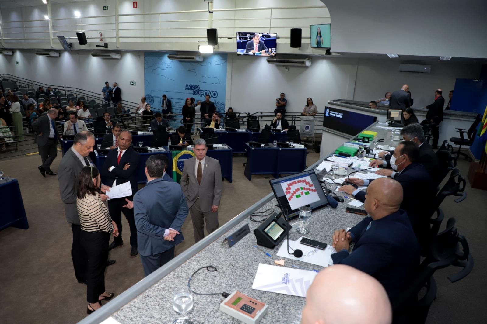 Vereadores aprovam 10 projetos na sessão desta terça-feira.