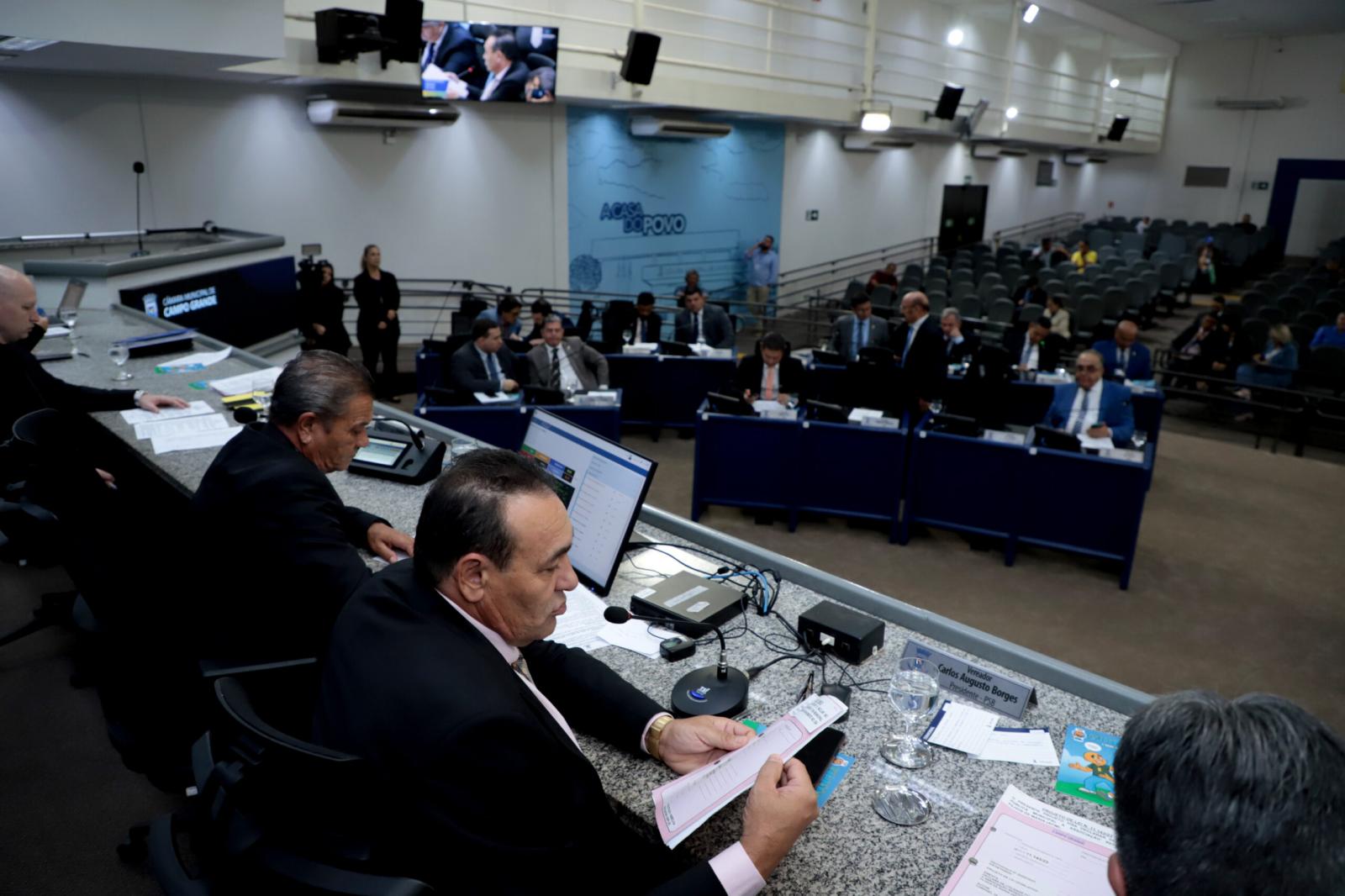 Vereadores aprovam nove projetos na sessão desta terça-feira.