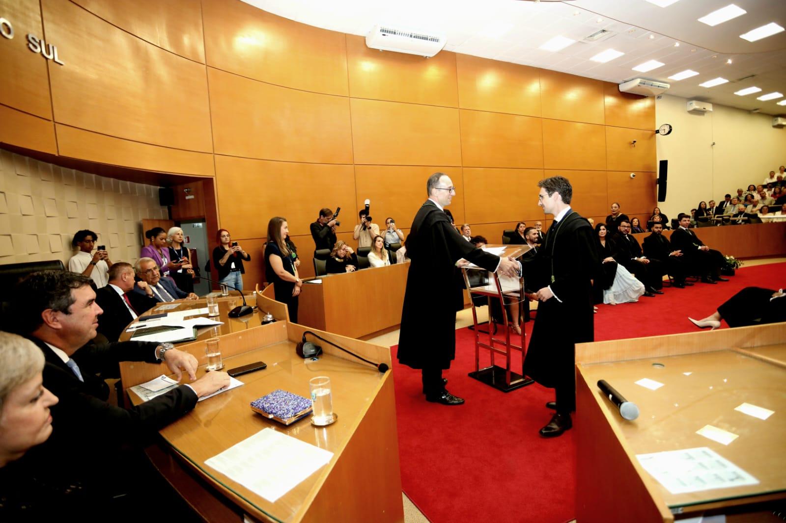 Em posse de novos defensores públicos, governador destaca desafio da inclusão. Em posse de novos defensores públicos, governador destaca desafio da inclusão.