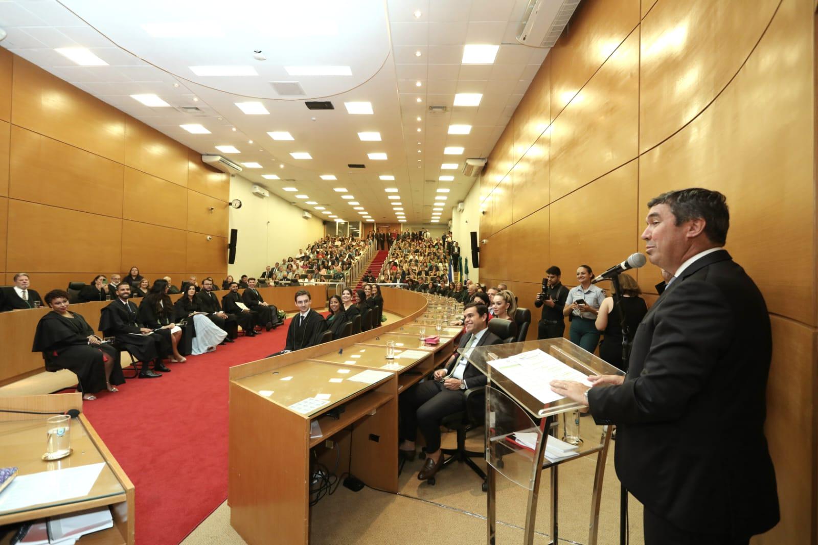 Em posse de novos defensores públicos, governador destaca desafio da inclusão. Em posse de novos defensores públicos, governador destaca desafio da inclusão.