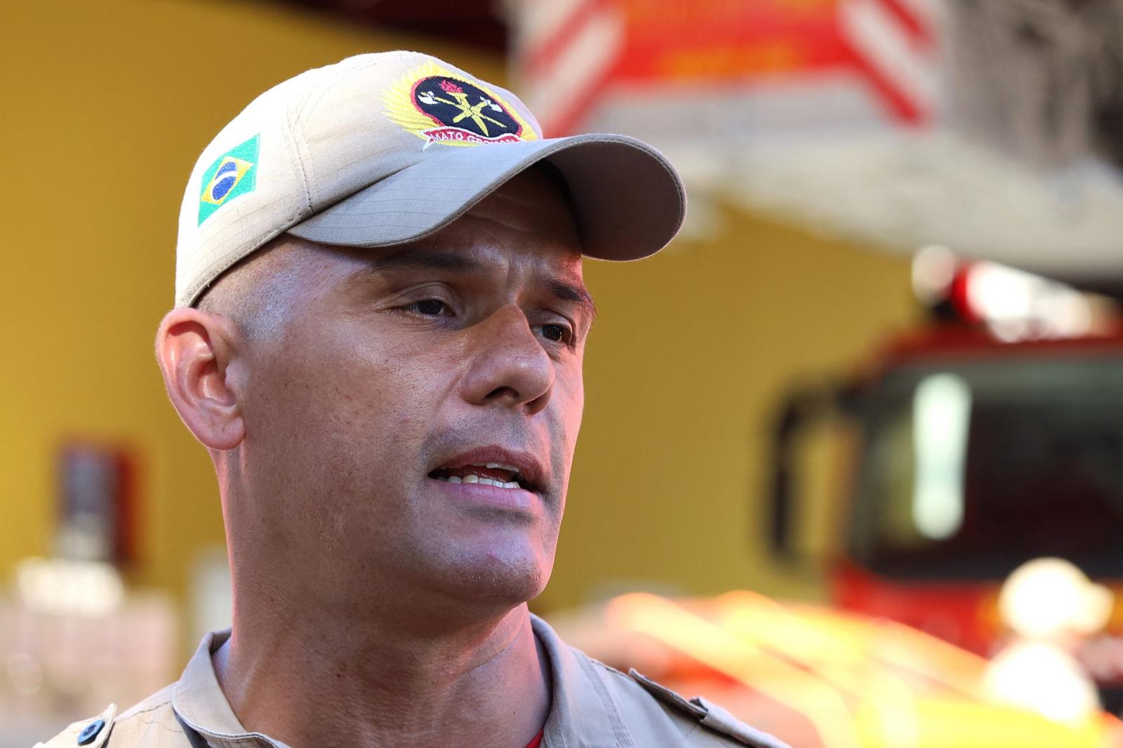 Governo envia primeira equipe de bombeiros militares para ajudar no salvamento de vítimas no RS. Governo envia primeira equipe de bombeiros militares para ajudar no salvamento de vítimas no RS.