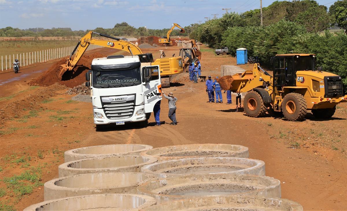 Emblemática, obra de pavimentação que liga o Bairro Serradinho ao Núcleo Industrial já muda região Imbirussu em Campo Grande.