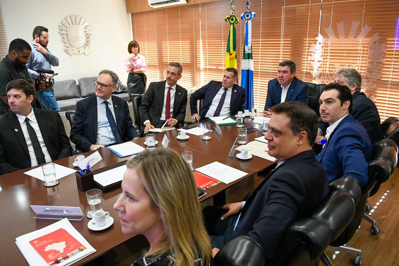 MS apresenta potencialidades para empresários e representantes da Suíça. MS apresenta potencialidades para empresários e representantes da Suíça.