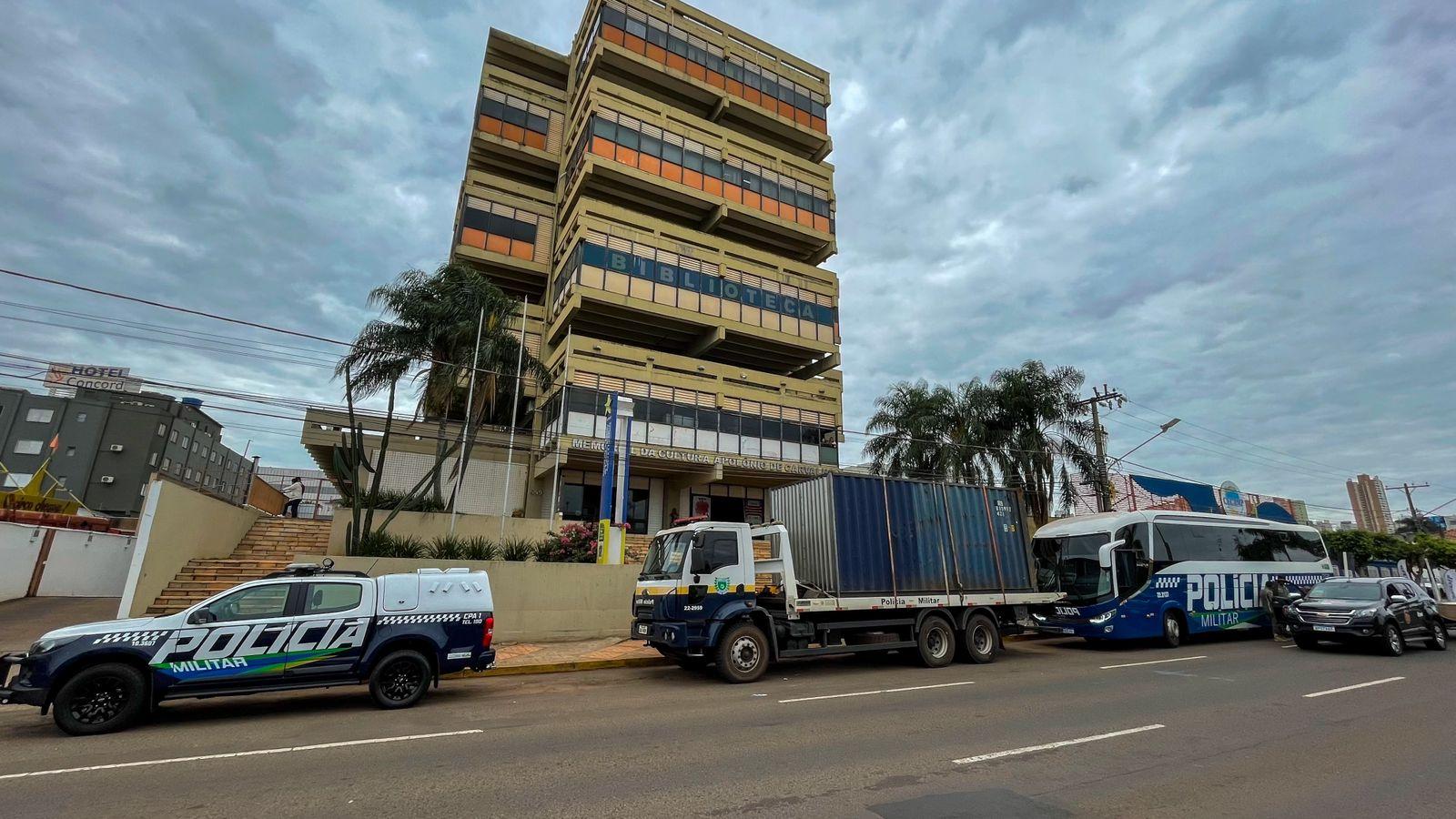 Governo de MS envia insumos e equipe especializada para auxiliar no resgate de animais no RS. Governo de MS envia insumos e equipe especializada para auxiliar no resgate de animais no RS.