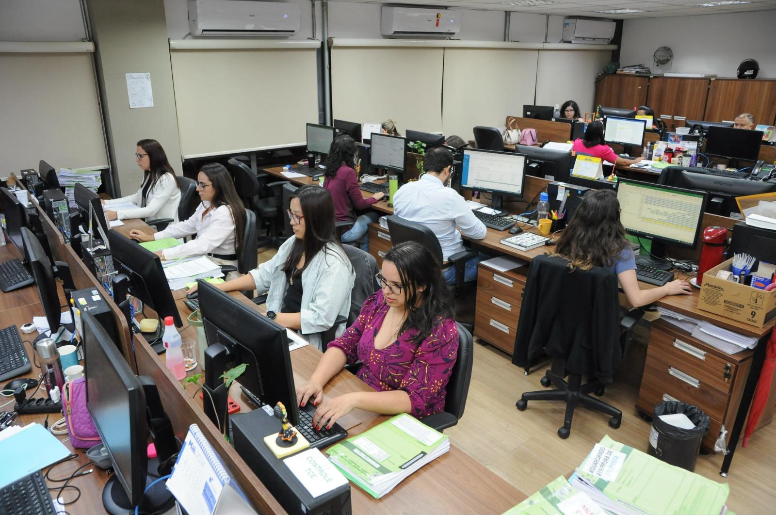 Moradores festejam licitação para mais uma etapa de pavimentação de ruas no Jardim Tarumã. Moradores festejam licitação para mais uma etapa de pavimentação de ruas no Jardim Tarumã.
