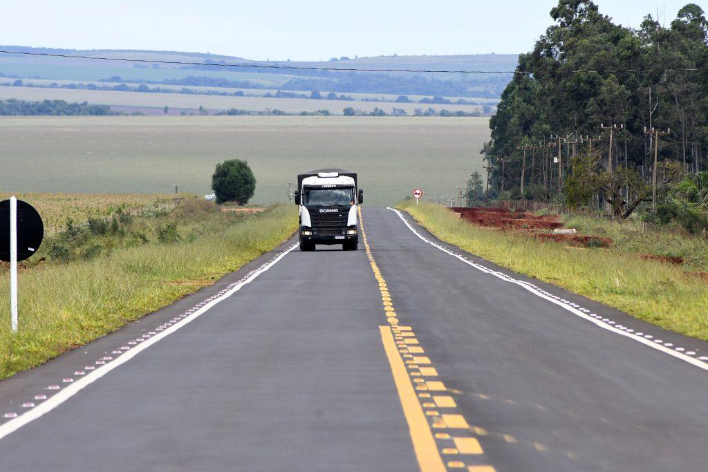 Na reta final, obra na MS-270 traz benefícios e muda realidade na região de fronteira. Na reta final, obra na MS-270 traz benefícios e muda realidade na região de fronteira.