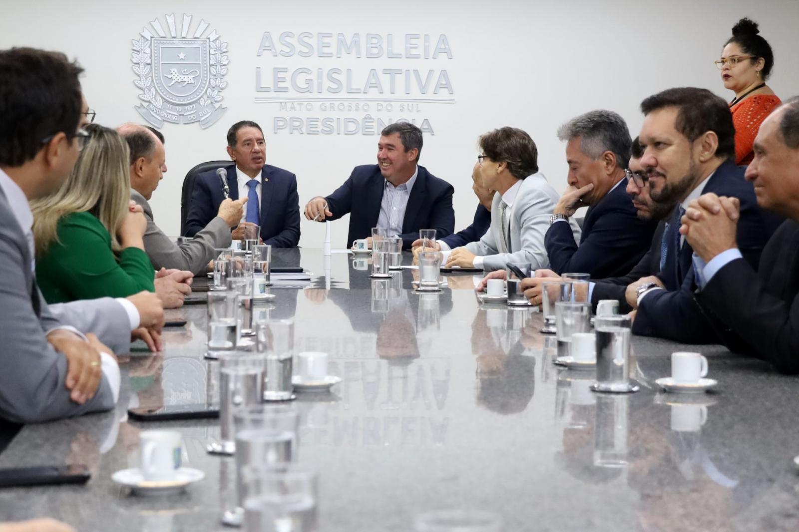 Governo apresenta balanço do MS Day Internacional aos deputados estaduais. Governo apresenta balanço do MS Day Internacional aos deputados estaduais.